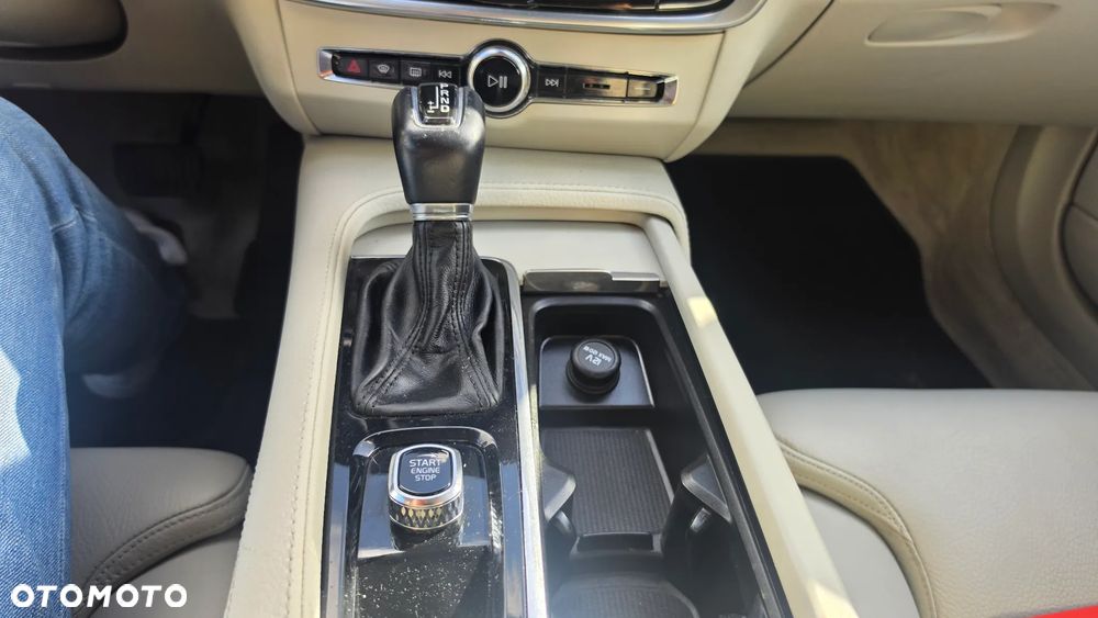 Volvo V90 D4 Geartronic Momentum - 21
