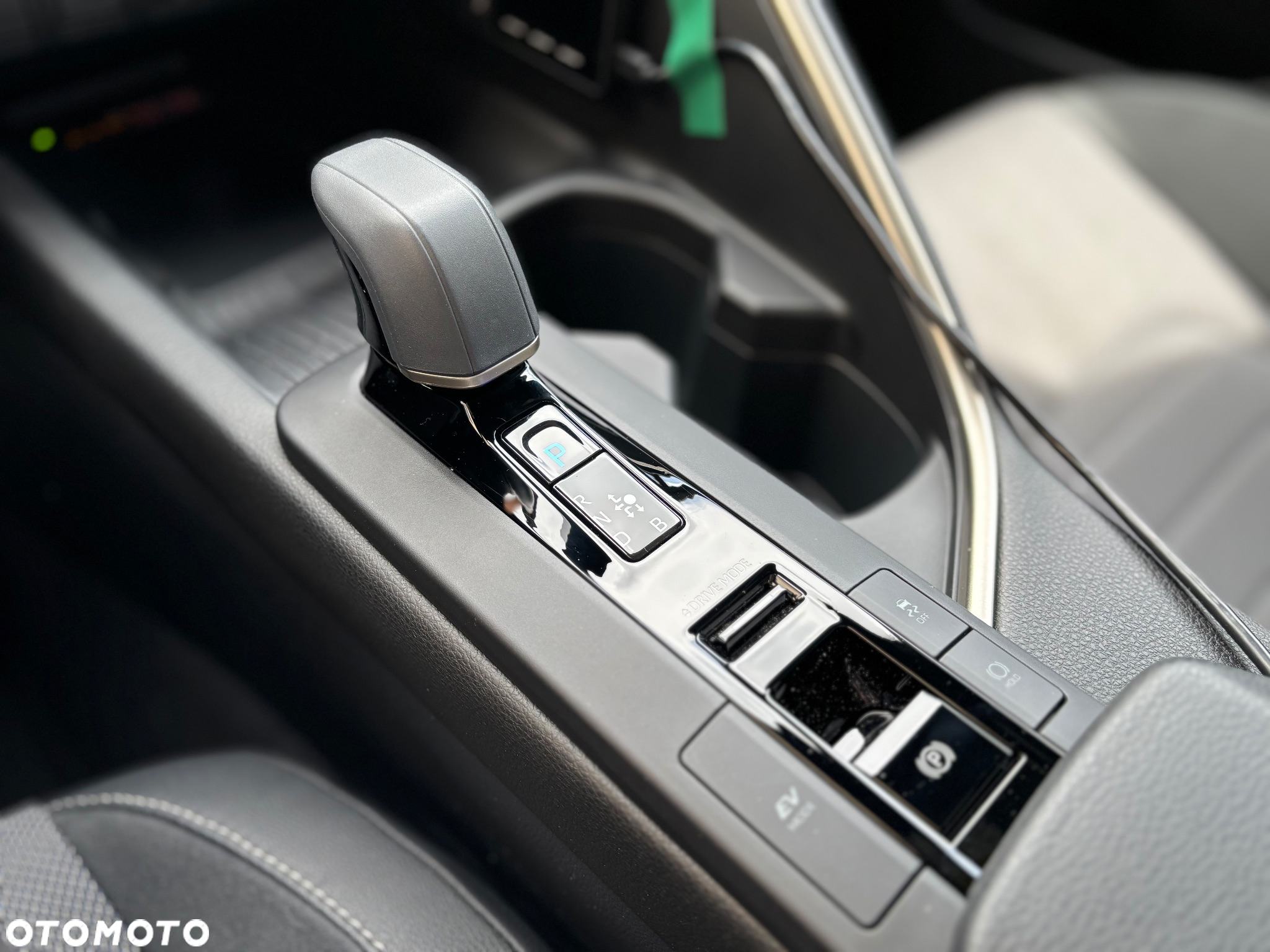 Toyota C-HR 2.0 Hybrid Executive - 17