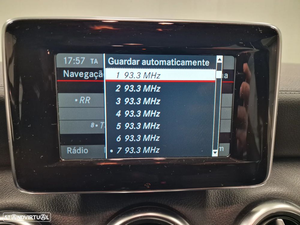 Mercedes-Benz A 180 d AMG Line - 50