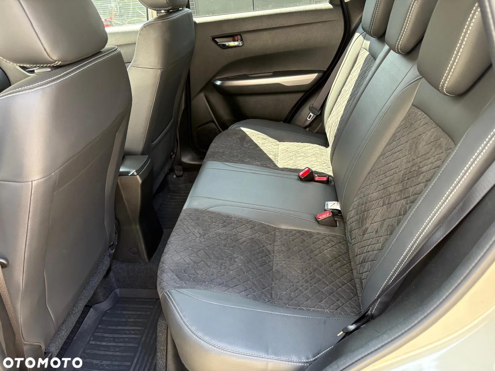 Suzuki Vitara 1.4 Boosterjet mHEV Elegance 2WD - 32