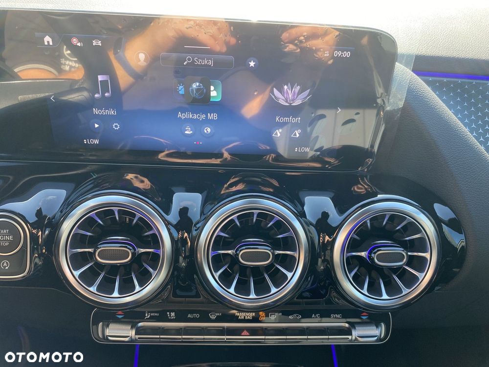 Mercedes-Benz GLA - 16