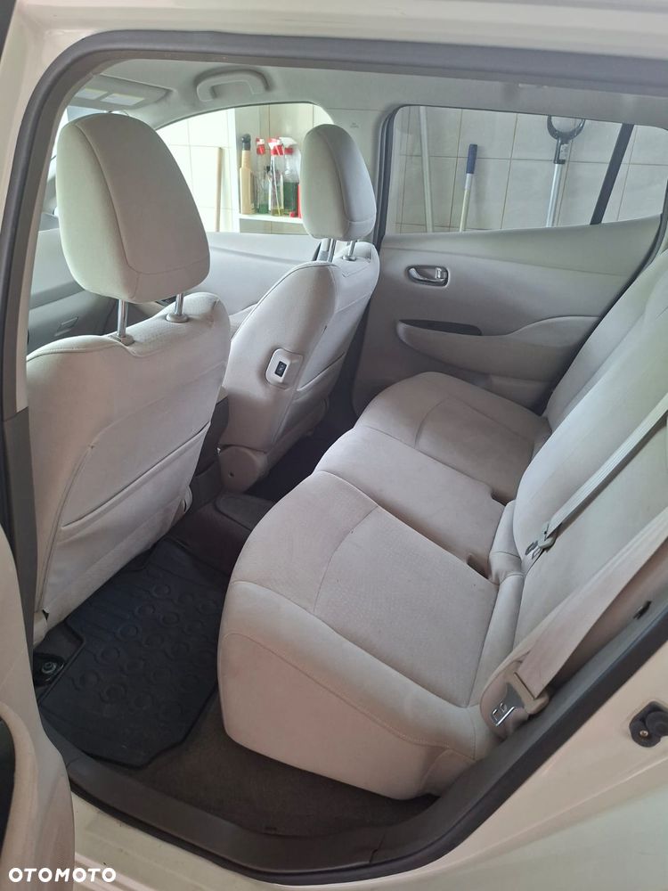 Nissan Leaf 24 kWh (mit Batterie) Visia + - 6