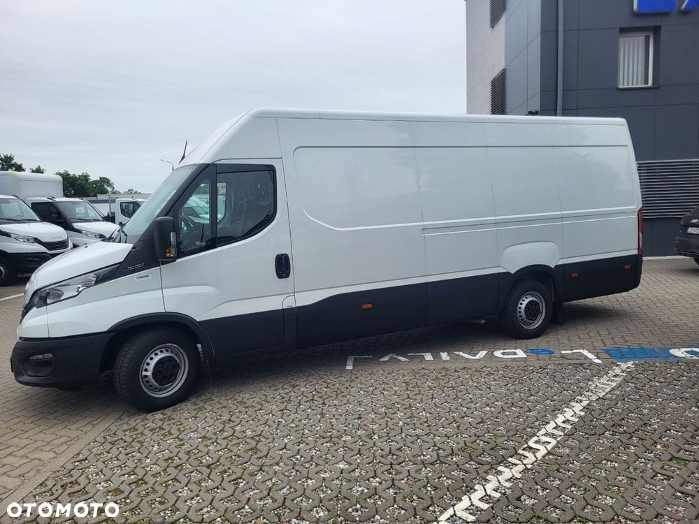 Iveco 35S16 furgon Max Długi - 16