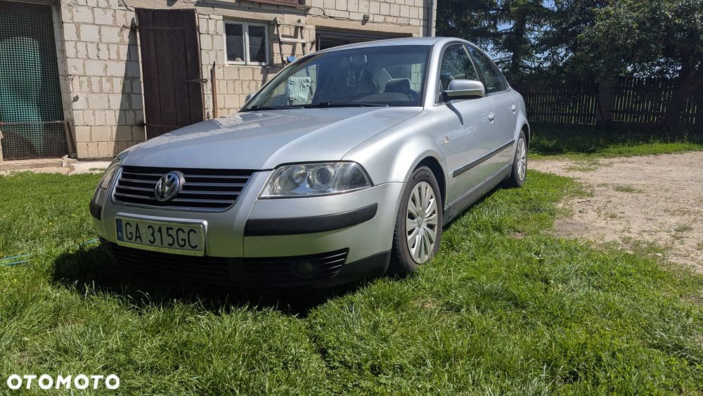 Volkswagen Passat - 1