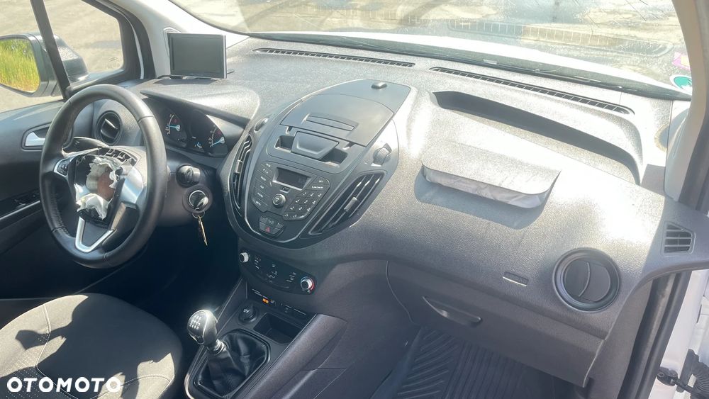 Ford Transit Courier - 18