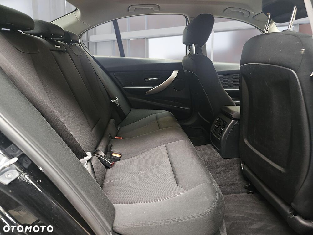 BMW Seria 3 318d - 11