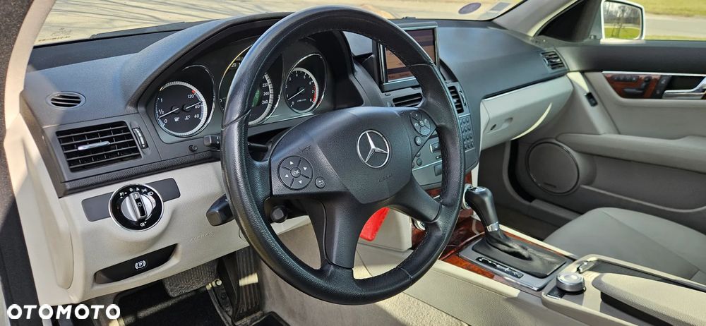 Mercedes-Benz Klasa C 350 CGI 7G-TRONIC BlueEFFICIENCY Avantgarde - 23