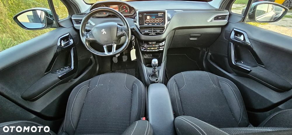 Peugeot 208 - 14