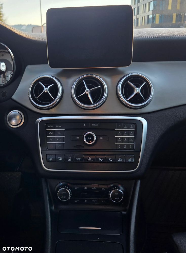 Mercedes-Benz GLA 220 d 4Matic 7G-DCT Style - 6