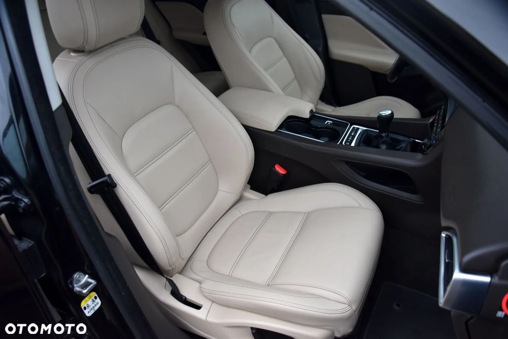 Jaguar F-Pace 2.0 i4D AWD R-Sport - 18