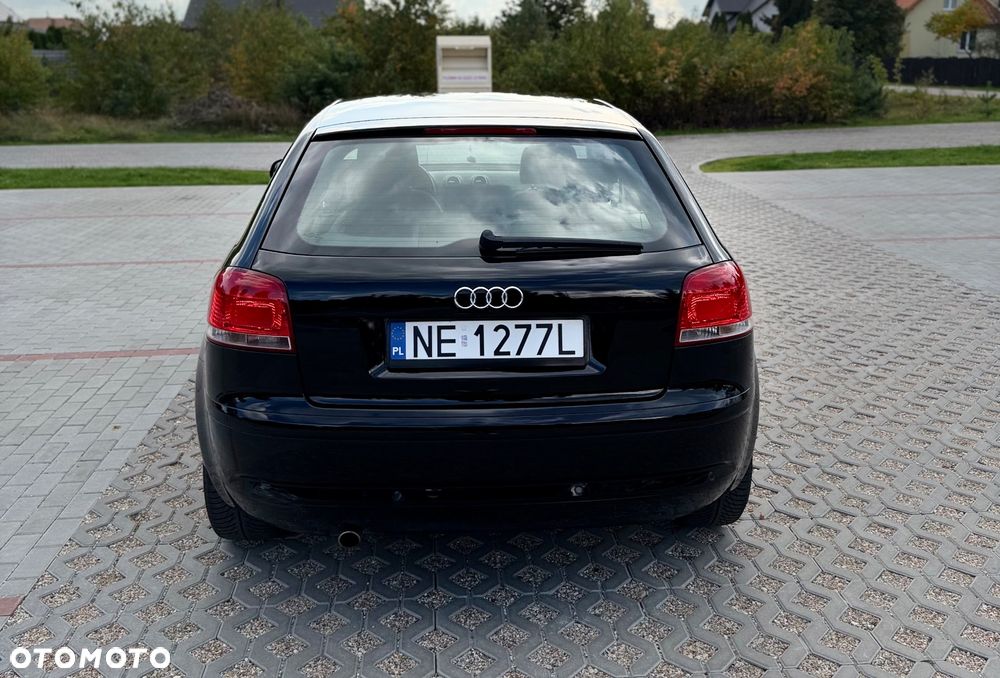 Audi A3 3-drzwiowe 1.6 FSI Ambition - 6