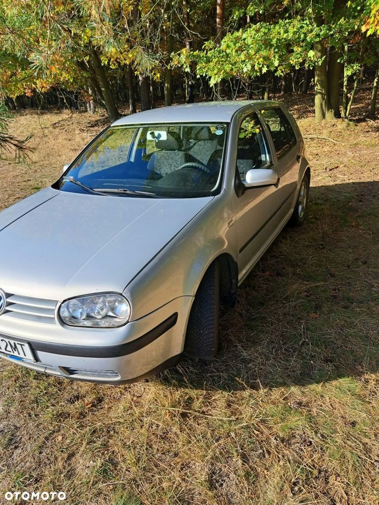 Volkswagen Golf - 1