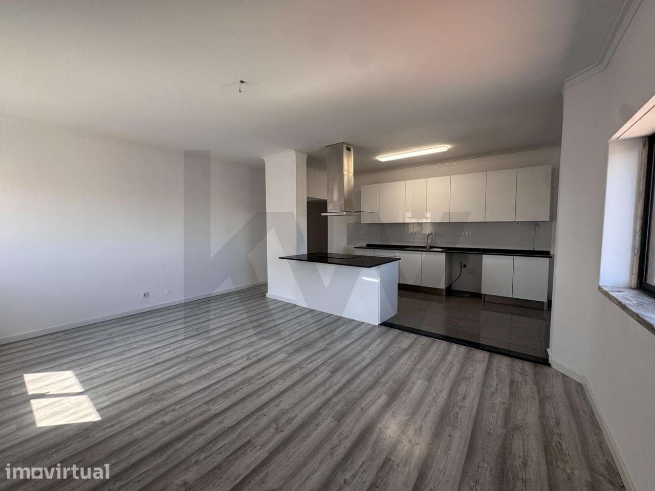 Apartamento T2+1 no centro da Cruz de Pau - Rua 25 de Abril - Grande imagem: 2/17