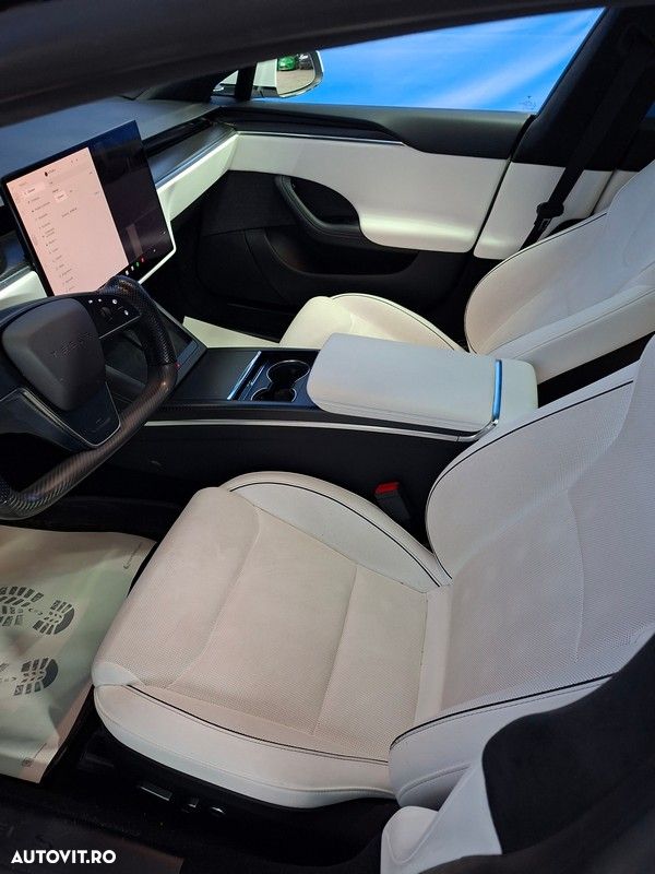 Tesla Model S Plaid - 12