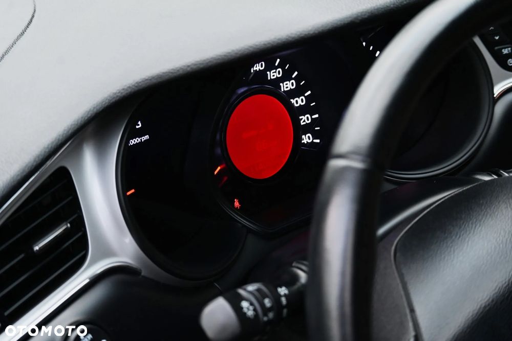 Kia Ceed 1.4 CVVT Dream-Team Edition - 31