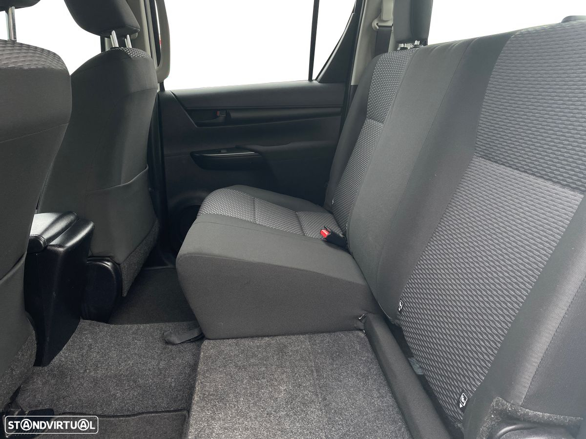 Toyota Hilux 2.4 D-4D 4WD CD CM - 11
