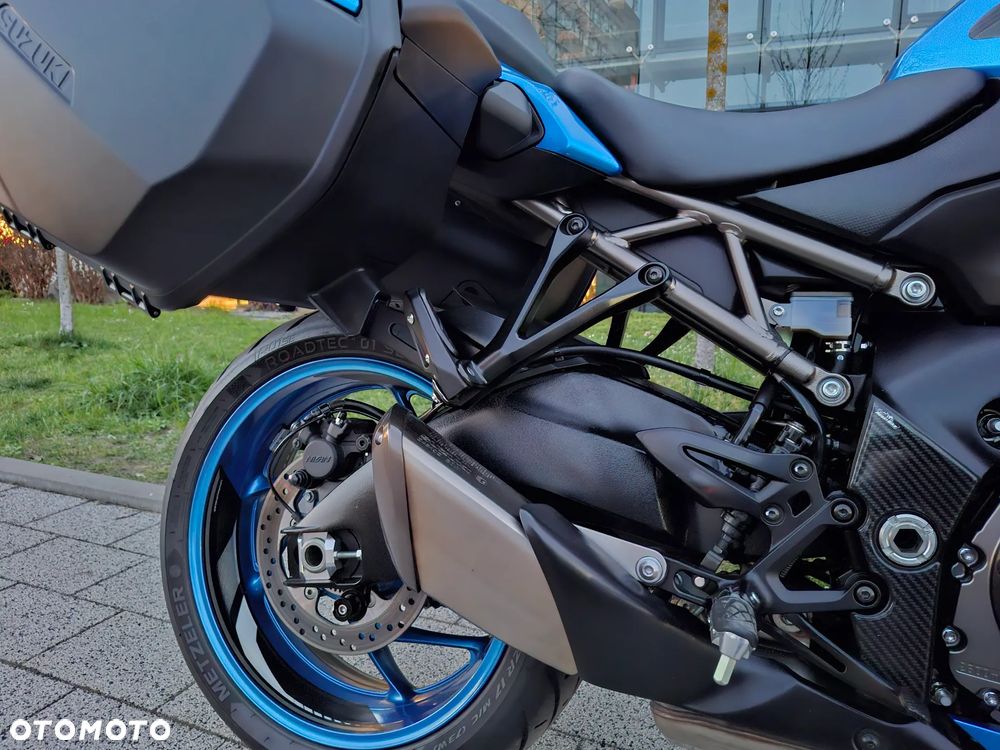 Suzuki GSX - 26