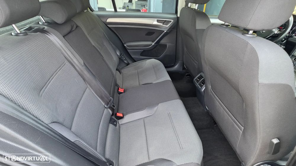 VW Golf 1.6 TDi BlueMotion Confortline - 23