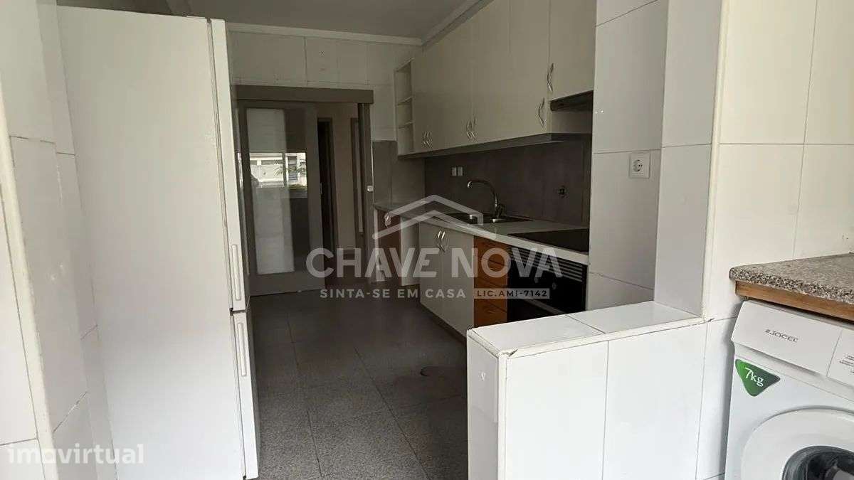T3 c/ Garagem Box em Águas Santas (Próx. do Mosteiro) - Grande imagem: 3/22