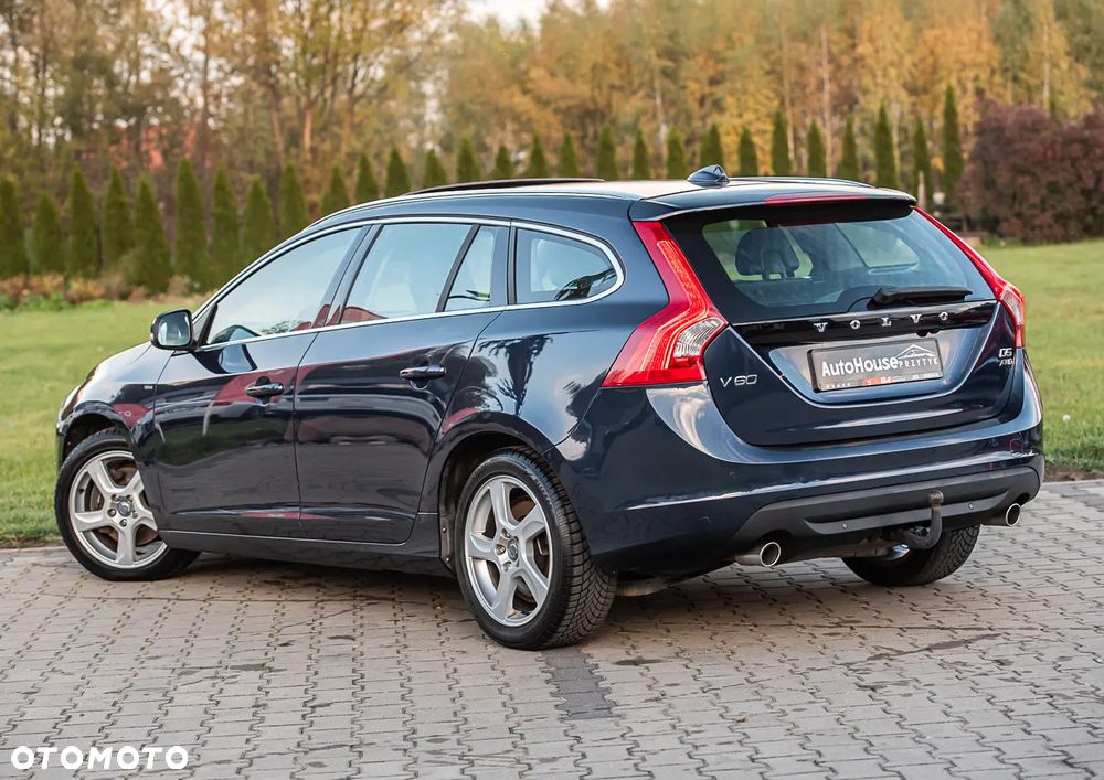 Volvo V60 D5 AWD Momentum - 8