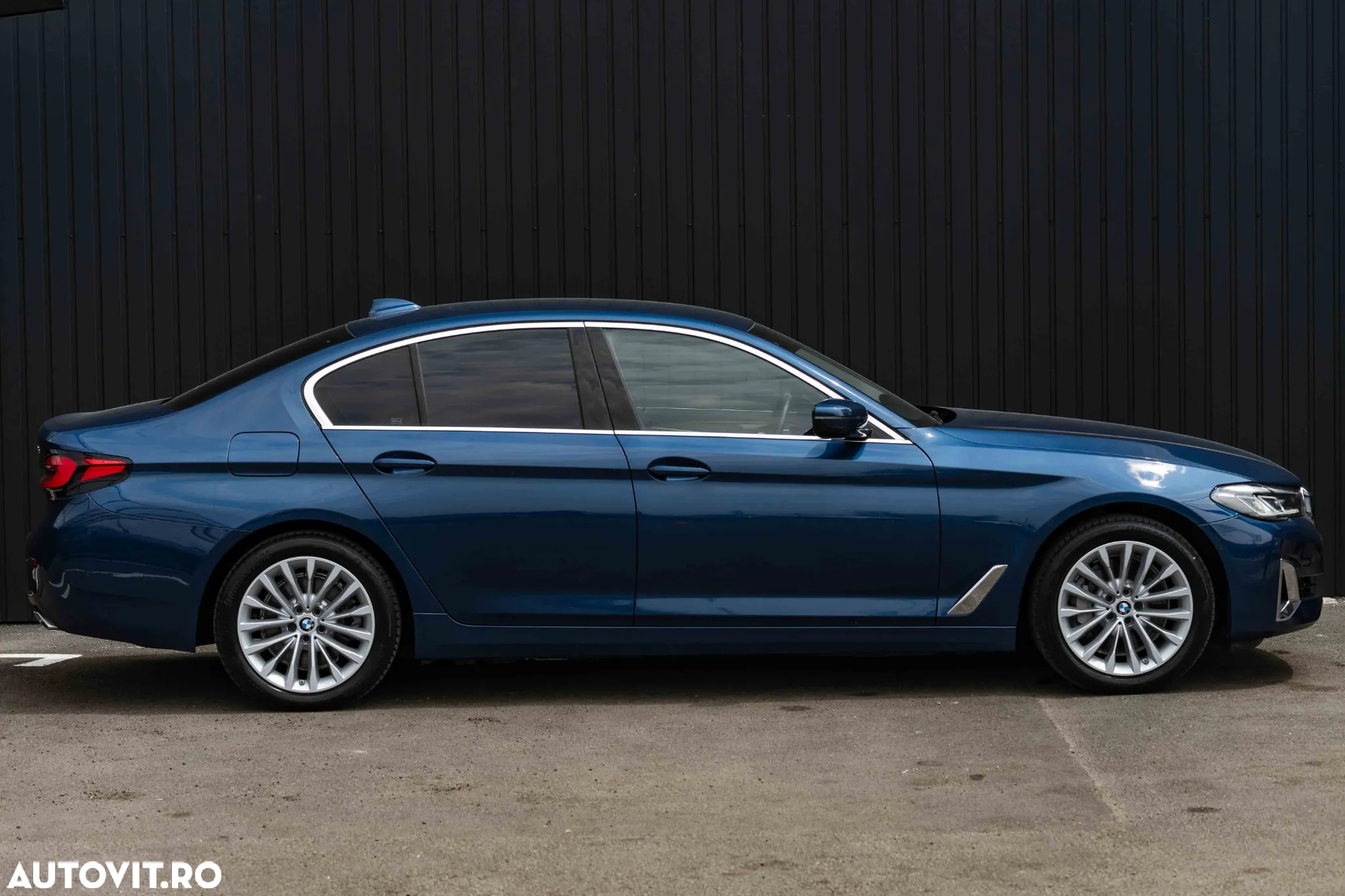 BMW Seria 5 530e Aut. Luxury Line - 4