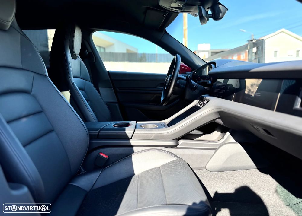 Porsche Taycan Cross Turismo 4 - 27