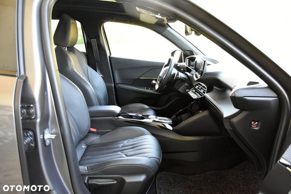 Peugeot 2008 PureTech 130 EAT8 GT - 22
