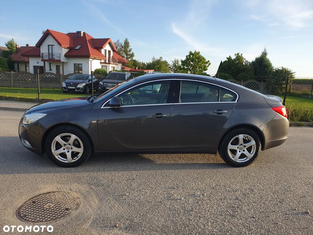 Opel Insignia 1.8 - 9