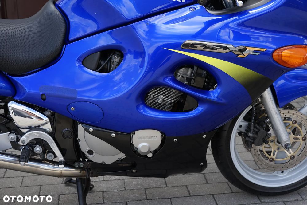 Suzuki GSX - 11