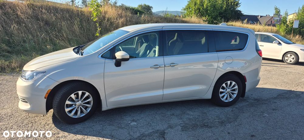 Chrysler Pacifica - 2