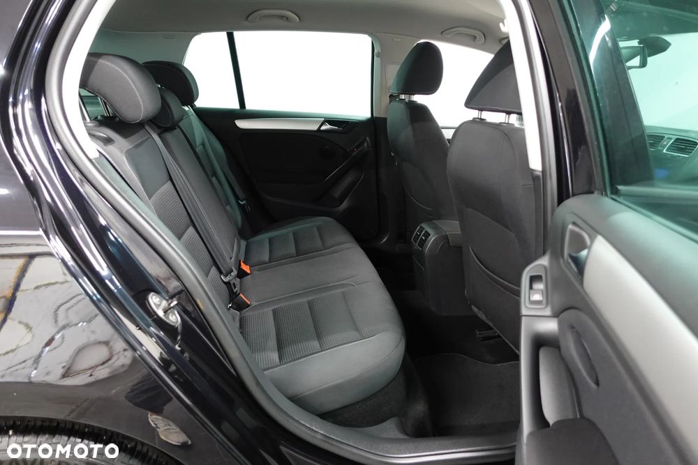 Volkswagen Golf 1.6 TDI DPF Comfortline - 26