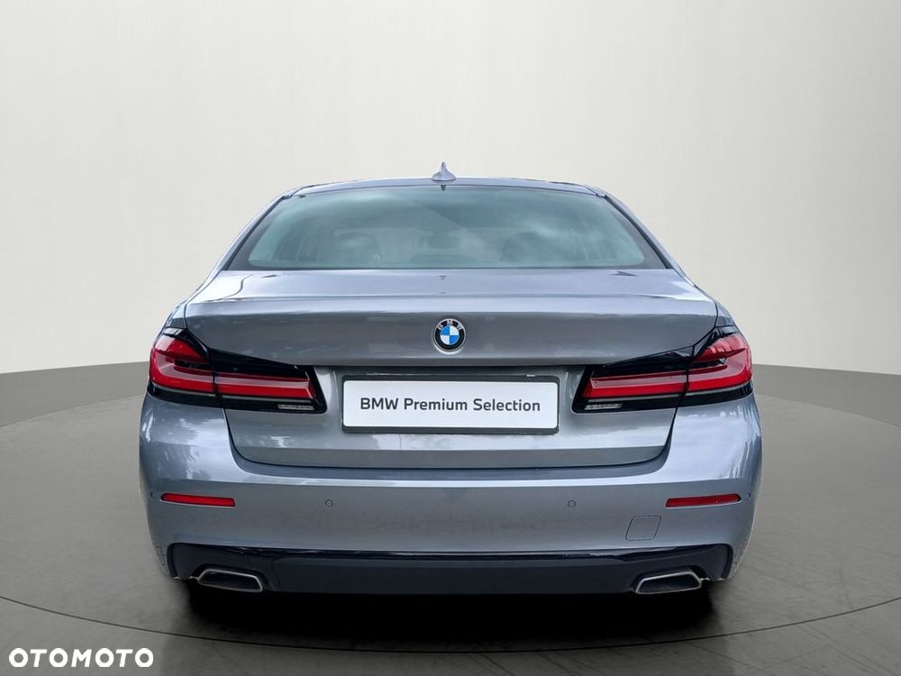 BMW Seria 5 540d xDrive mHEV - 8