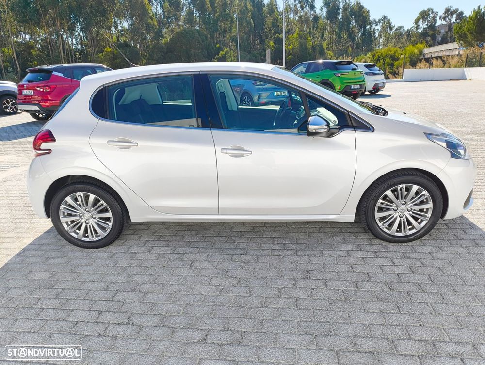 Peugeot 208 1.2 PureTech Allure EAT6 - 4