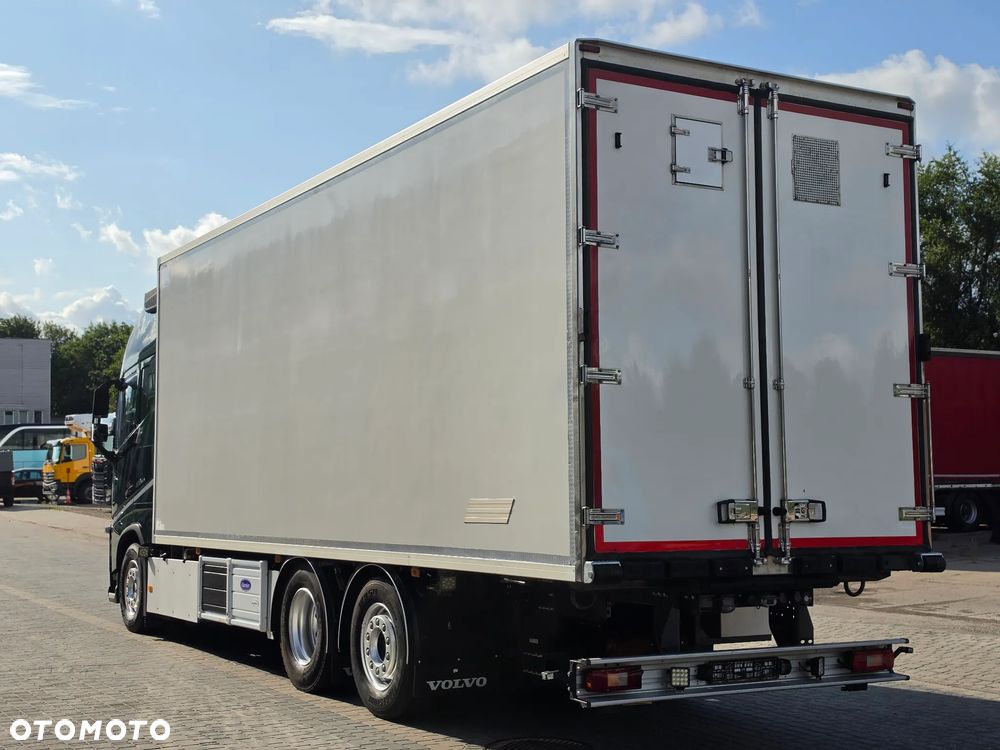 Volvo FH460 I SAVE / CARRIER 900/ KABINA SYPIALNA / CHŁODNIA KWIATOWA / SUPER STAN / 3 OŚ SKRĘTNA  / EURO 6 /SERWIS VOLVO / KONTENER KWIATOWY / - 9