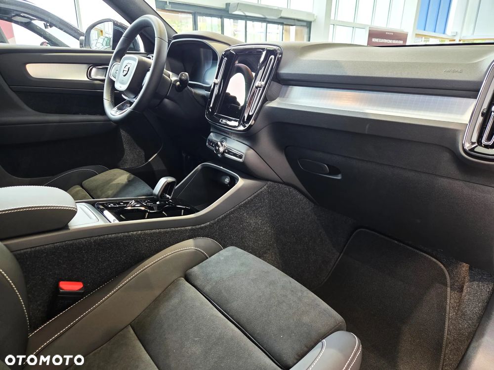 Volvo XC 40 B3 Ultra Dark - 13