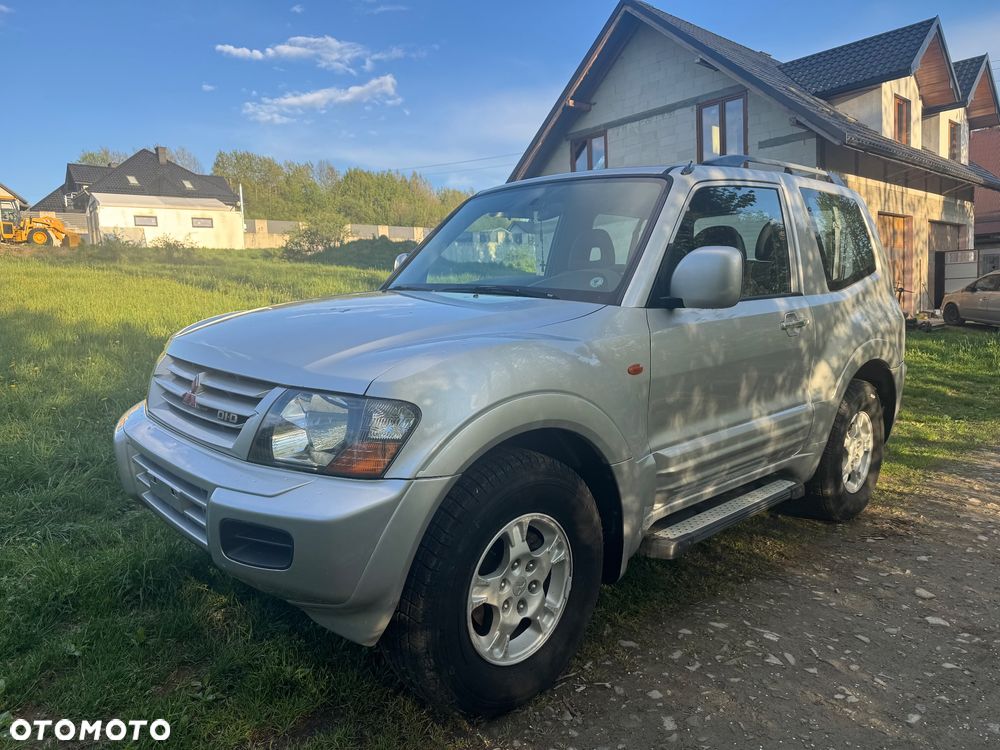 Mitsubishi Pajero - 2