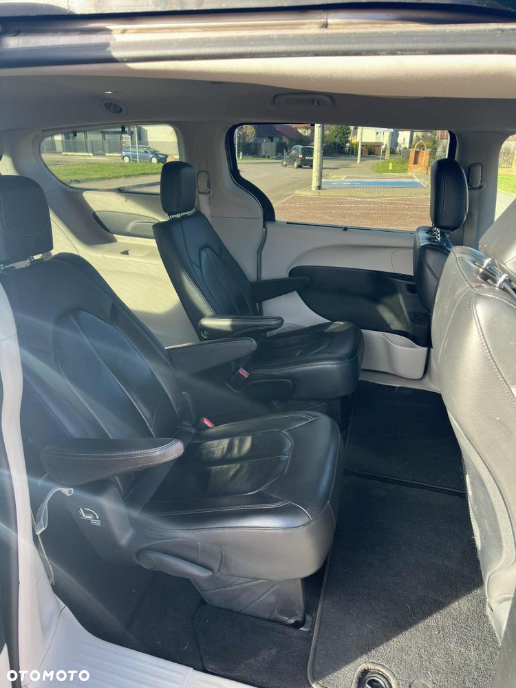 Chrysler Pacifica - 11