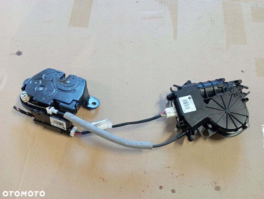 BMW F46 SIŁOWNIK ZAMEK DOCIĄG KLAPY BAGAŻNIKA 734853110 734853007 - 2