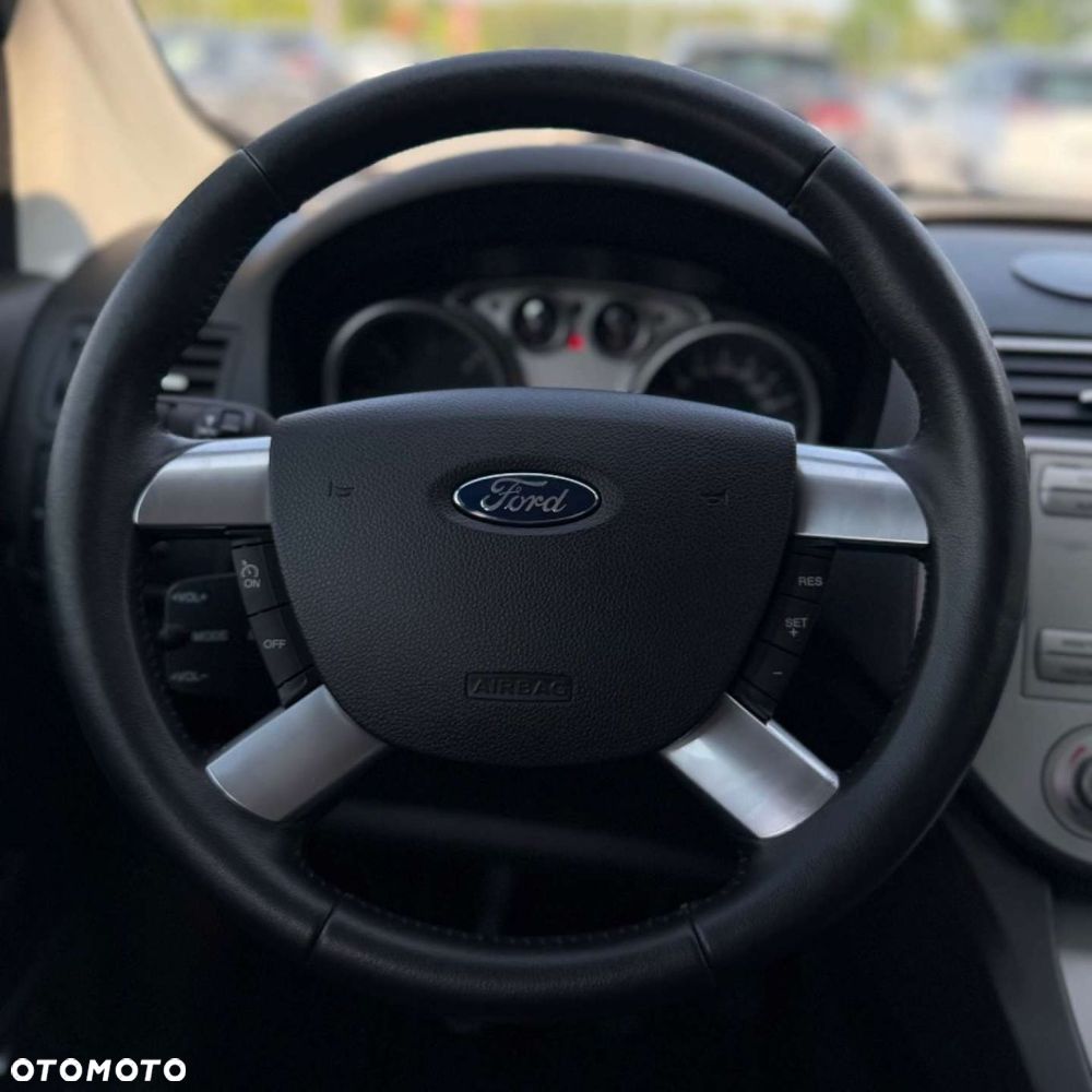 Ford Kuga - 23