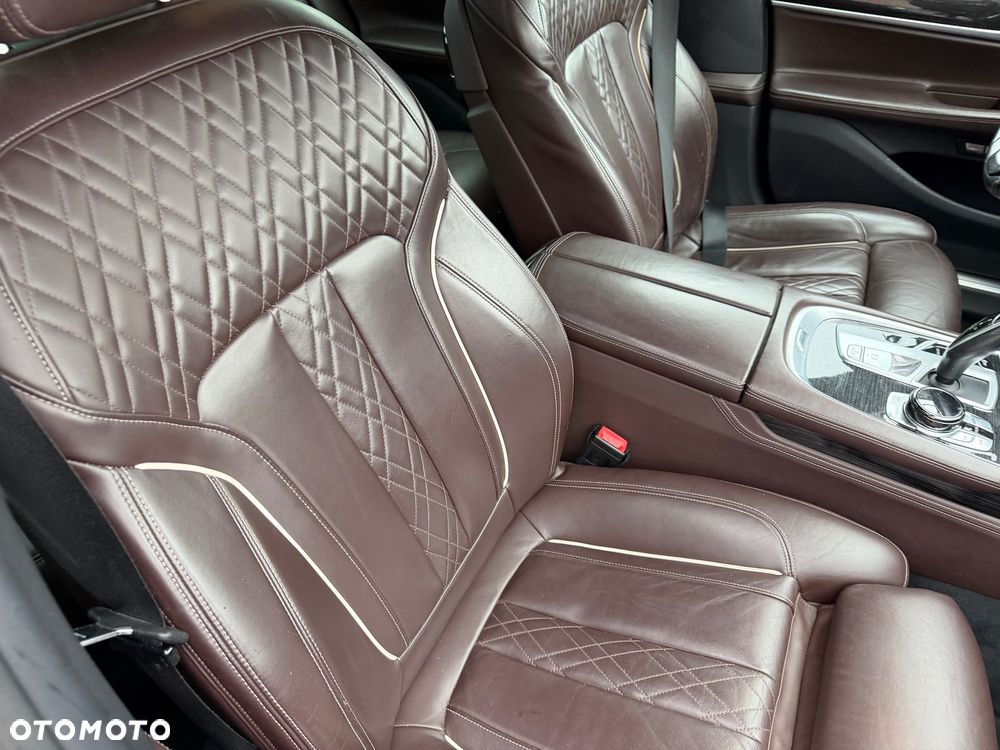 BMW Seria 7 740d xDrive - 28