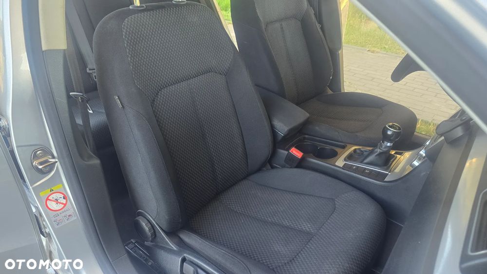 Volkswagen Passat 2.0 TDI DPF BlueMotion Technology Trendline - 26