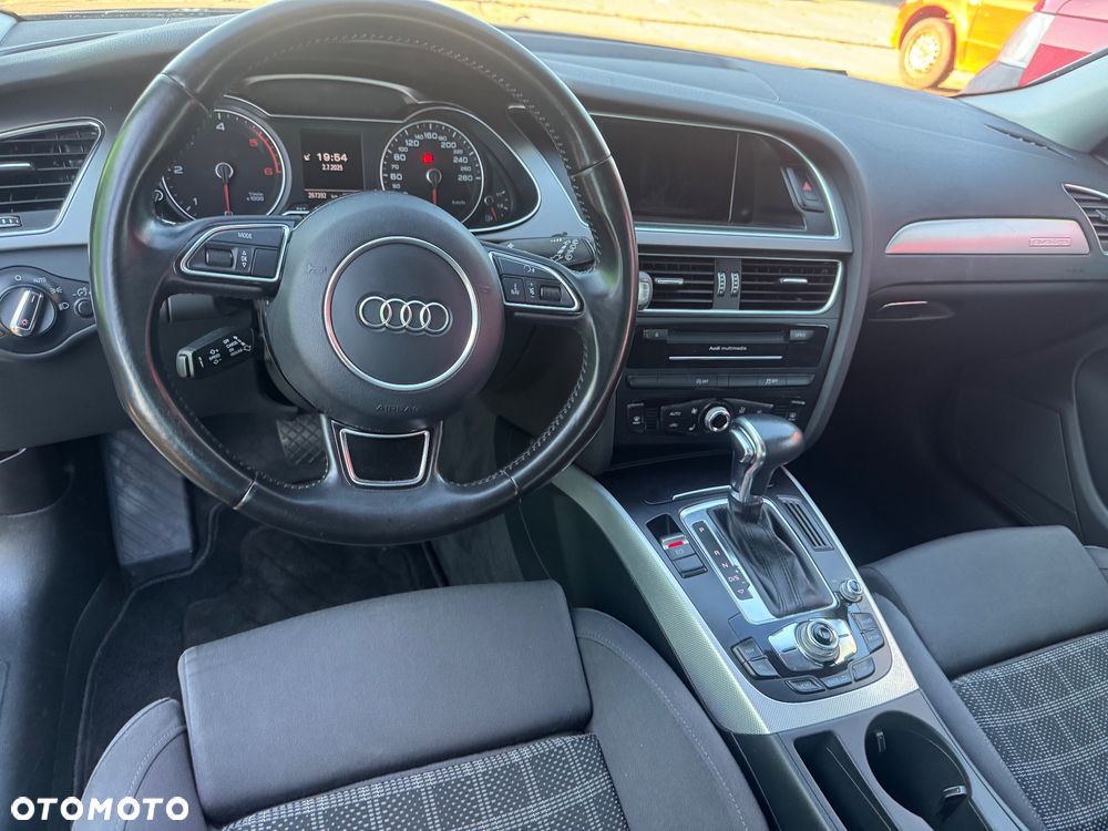 Audi A4 Avant 2.0 TDI DPF quattro S tronic Attraction - 5