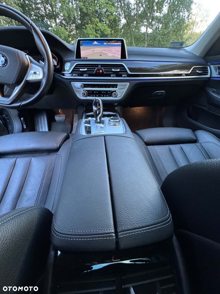 BMW Seria 7 730d xDrive - 17
