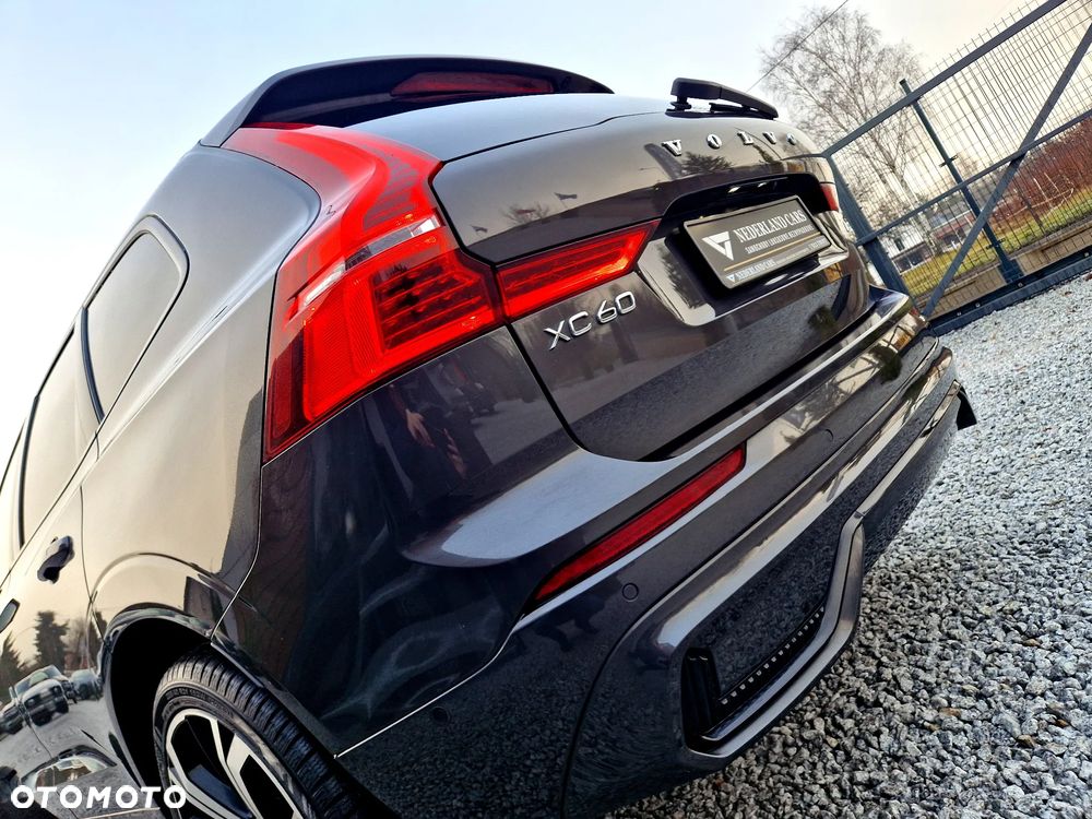 Volvo XC 60 B4 D Plus Dark - 37