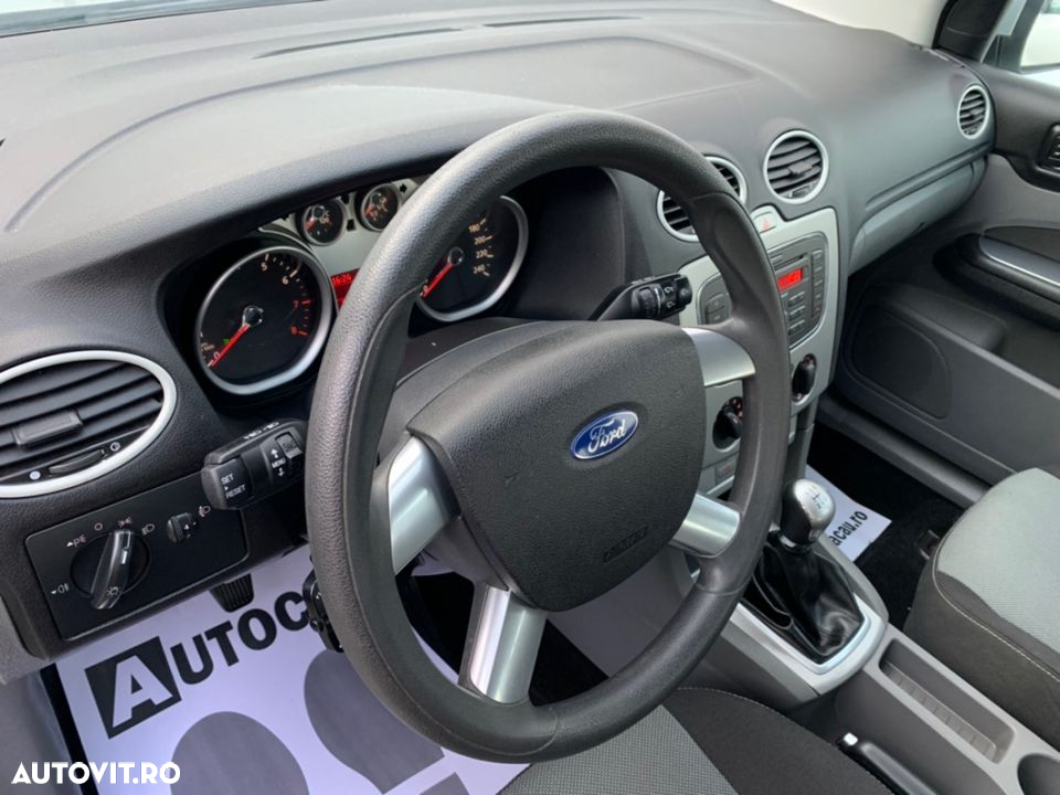 Ford Focus 1.6 16V Ambiente - 24