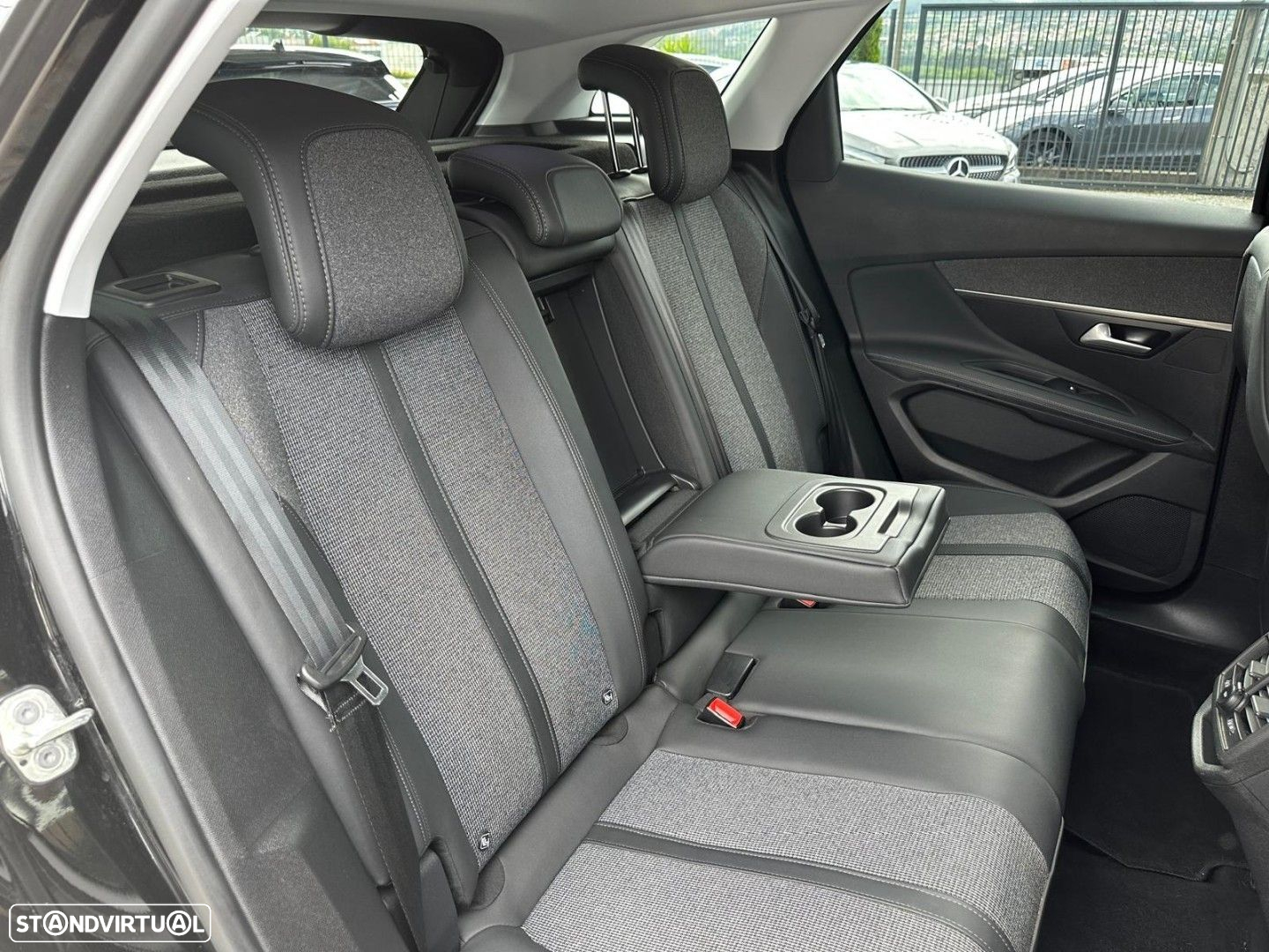 Peugeot 3008 1.5 BlueHDi Allure - 27