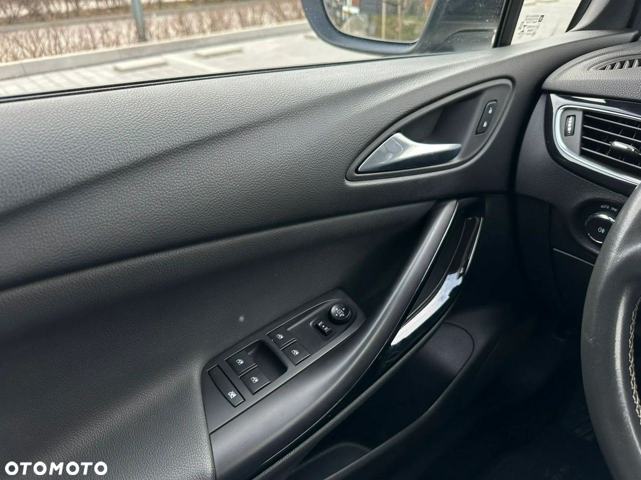 Opel Astra V 1.2 T Elegance S&S - 29