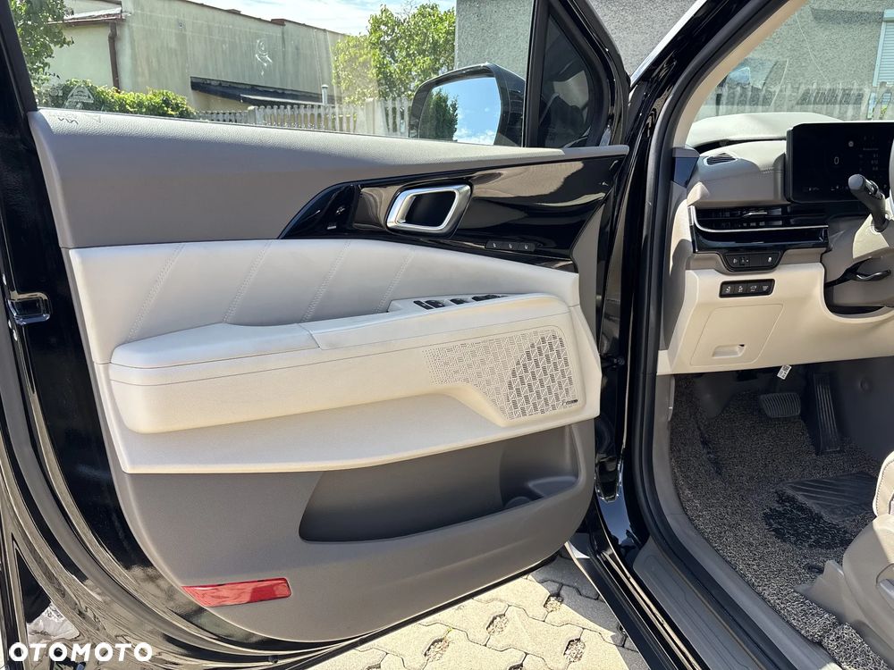 Kia Carnival - 11