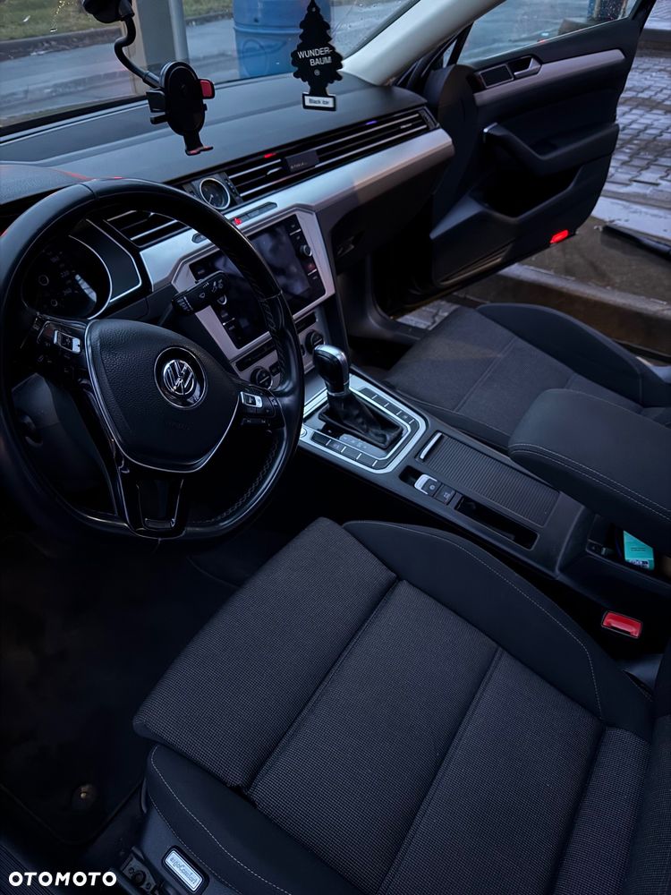 Volkswagen Passat 1.6 TDI SCR DSG Comfortline - 18