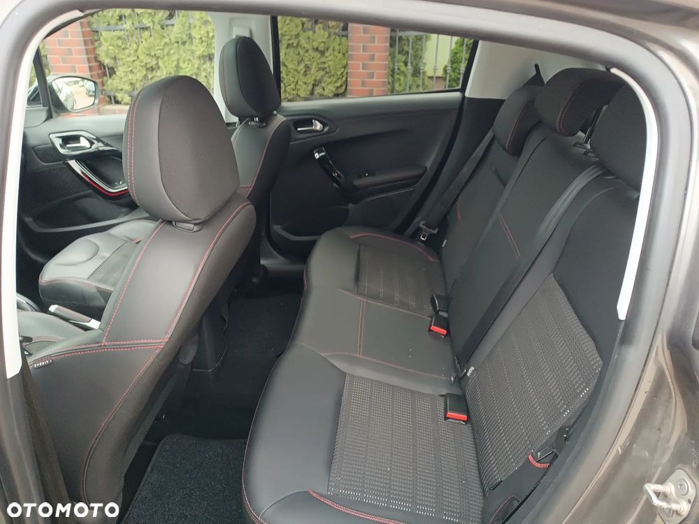 Peugeot 208 - 17